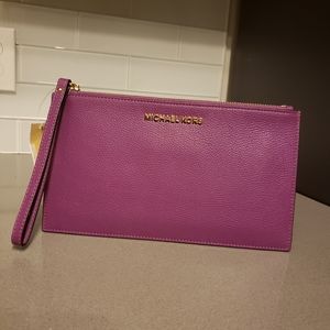 MICHAEL by Michael Kors LG Jet Set Zip Clutch